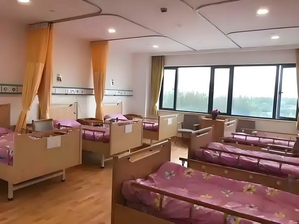 王爷，王妃叫你滚远些